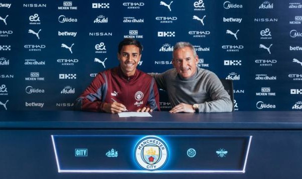 曼城宣布19岁巴西中卫雷斯加盟 合同签至2029年