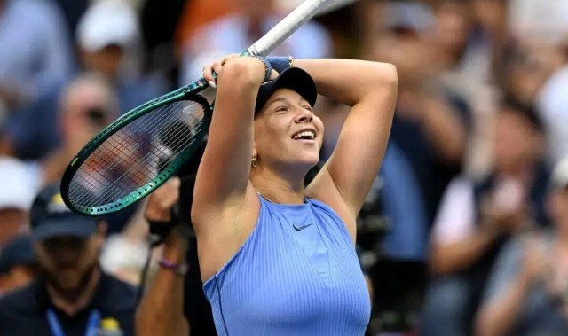 阿尼西莫娃的球拍上，刻着所有抑郁症患者的勇气