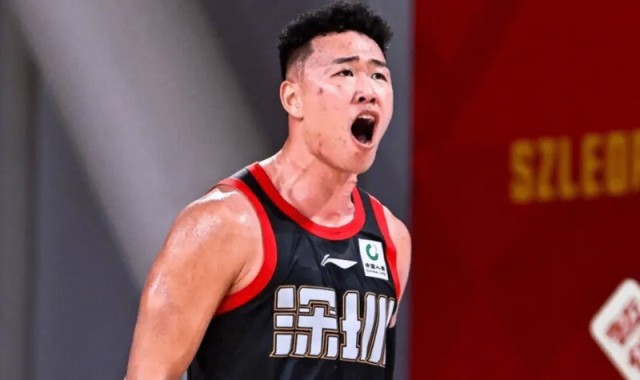 贺希宁：这赛季我们在场上没有埋怨，现在球队有很好的氛围