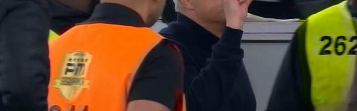 和值分析-穆里尼奥踢翻水瓶被罚下，球场最后时刻炸锅了|何塞·穆里尼奥|本菲卡|红牌|本菲卡足球俱乐部|国家德比_新浪体育_新浪新闻