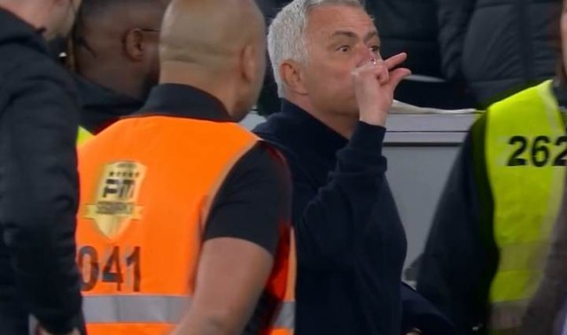 和值分析-穆里尼奥踢翻水瓶被罚下，球场最后时刻炸锅了|何塞·穆里尼奥|本菲卡|红牌|本菲卡足球俱乐部|国家德比_新浪体育_新浪新闻